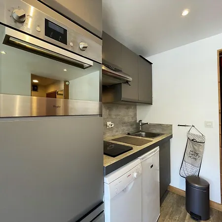 Renove Pour 4, Aux Pieds, La Croisette, Les Menuires - Fr-1-452-230