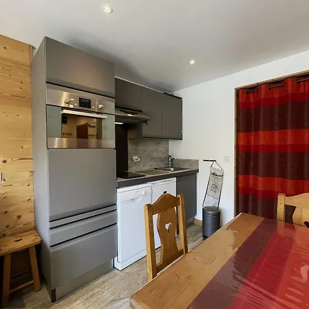 Renove Pour 4, Aux Pieds, La Croisette, Les Menuires - Fr-1-452-230 *